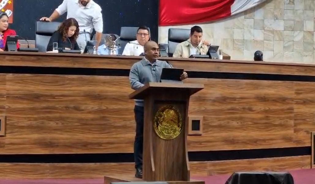 Presenta Dante Montaño iniciativa en el Congreso para que el Gobernador solicite autorización para salir del país