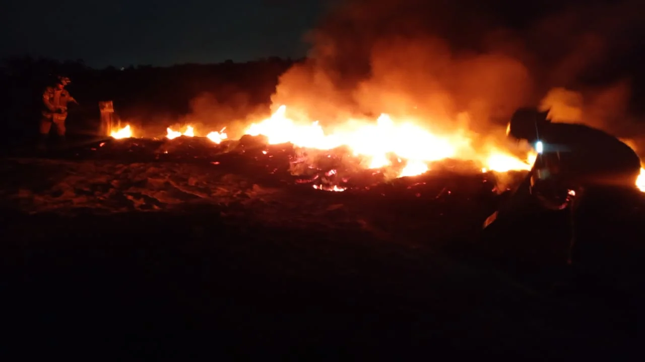 Combaten incendios simultáneos en Unión Hidalgo y sofocan fuego en Cerro del Tigre