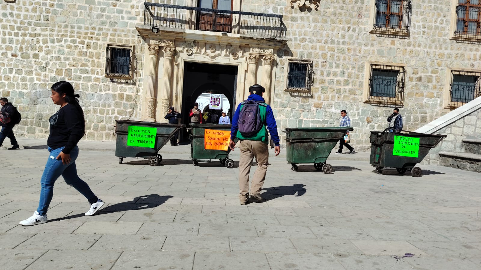 Reanudan protesta trabajadores del Sindicato 3 de Marzo en Palacio Municipal; exigen insumos y personal