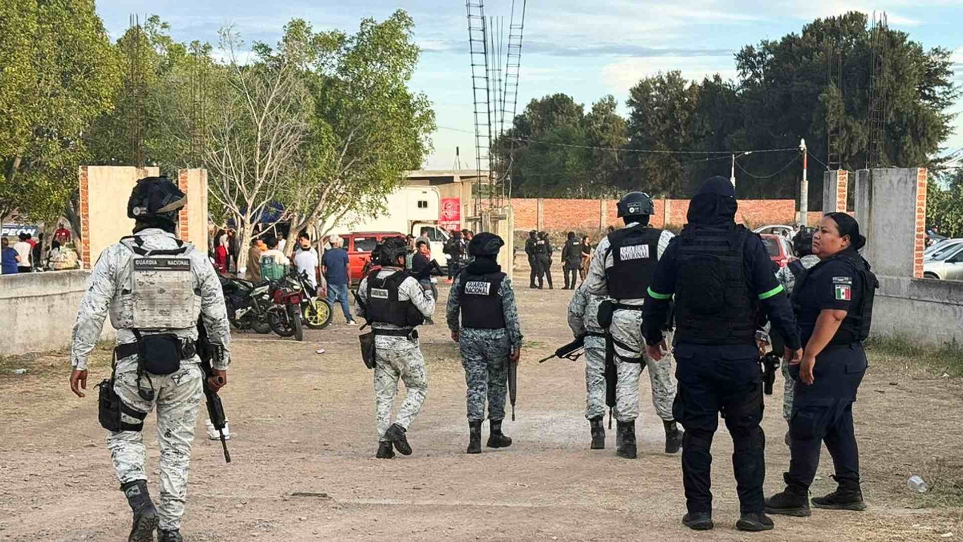 Un comando armado masacra a 11 en campo deportivo de Salamanca