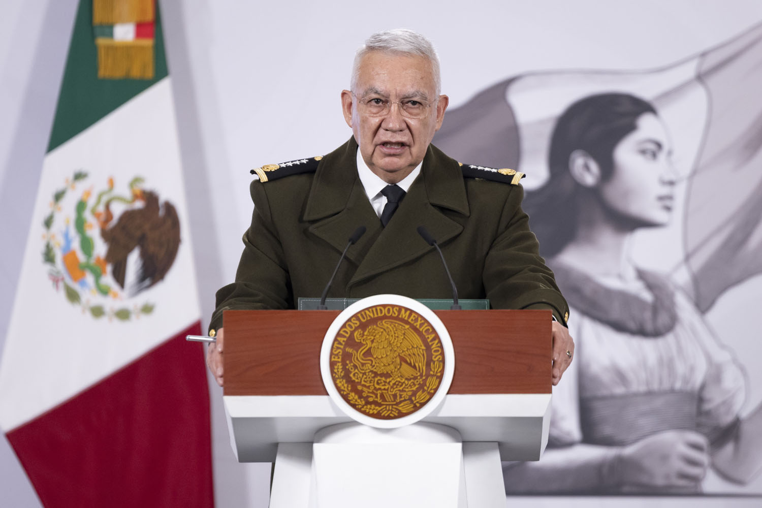 Revela titular de Defensa que 77-78% de 18 mil armas aseguradas vienen de EU