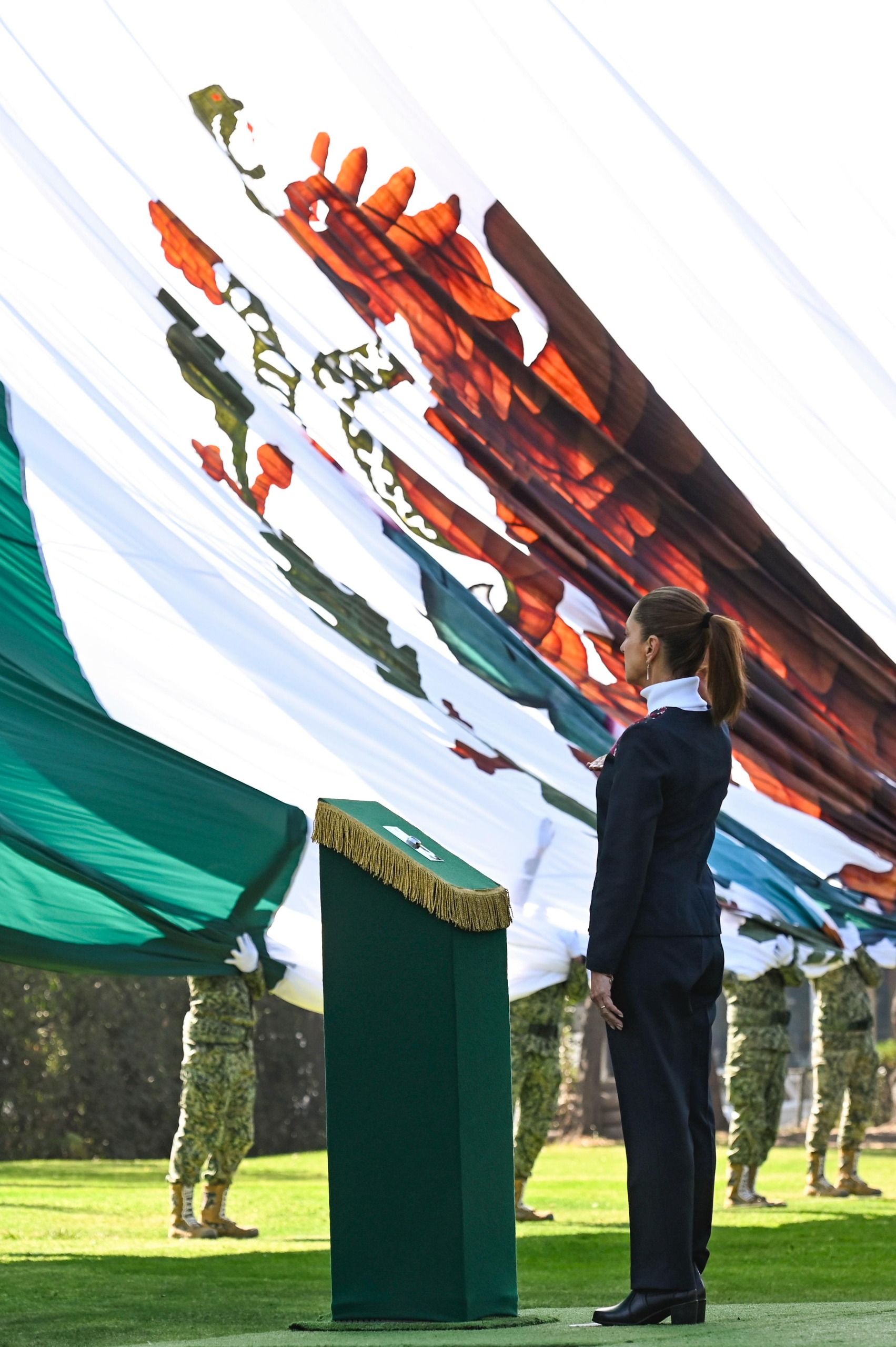 “México es dignidad, valentía y grandeza”: presidenta Claudia Sheinbaum en ceremonia por el Día de la Bandera