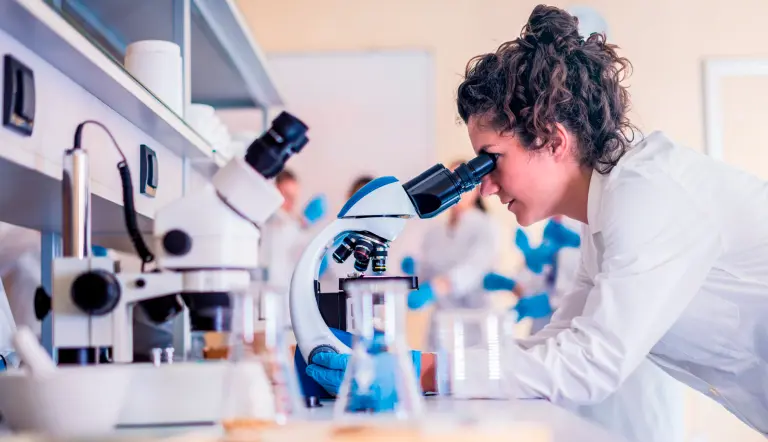 Solo 3 de cada 10 profesionistas de ciencia y tecnología en México son mujeres