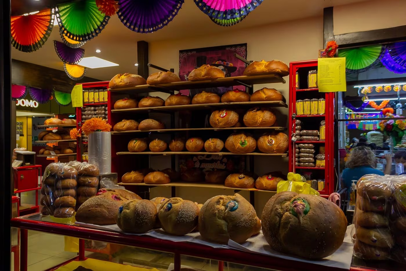 Explora los mercados emblemáticos de Oaxaca para saborear su pan tradicional