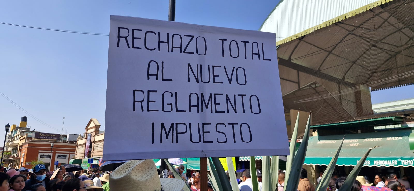 Exigen locatarios del 20 de Noviembre y Benito Juárez derogar nuevo reglamento de mercados; piden no ingresen sindicatos