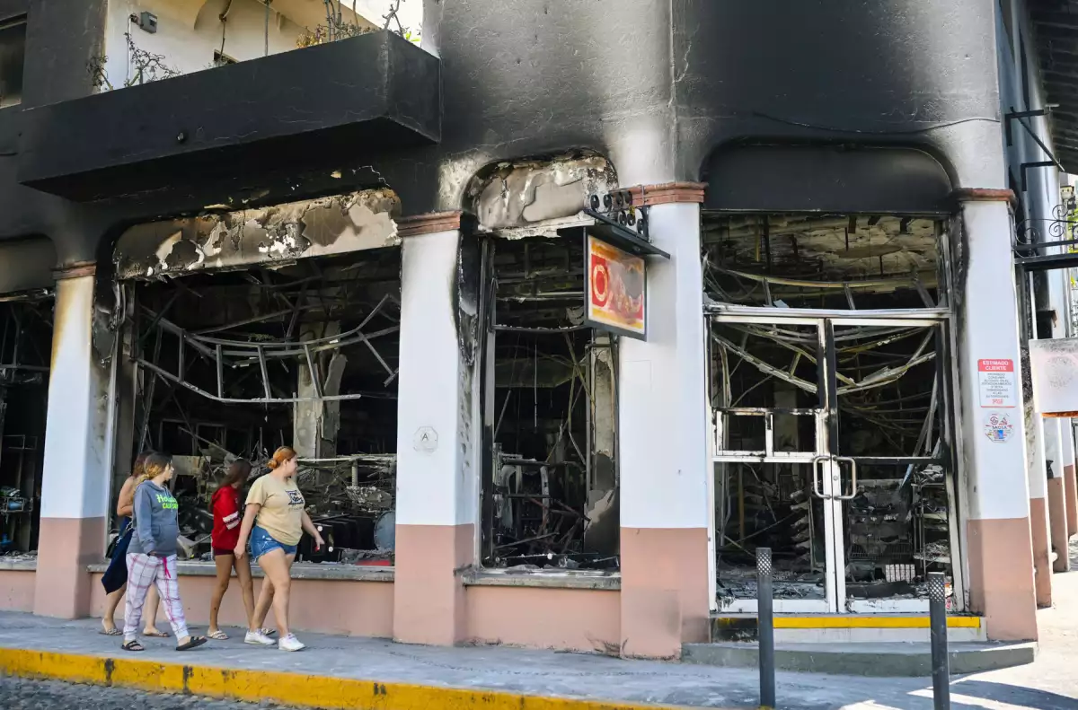 La violencia desatada tras el abatimiento de “El Mencho” afecta a casi un millón de negocios