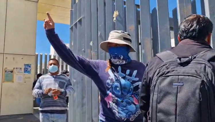 Bloquean el Congreso del Estado pobladores de San Agustín Amatengo tras no darse revocación de mandato de su Presidenta Municipal