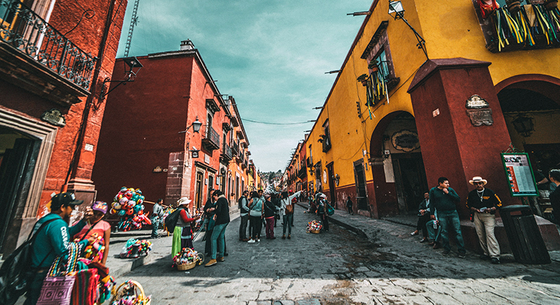 Cuestionan turismo en el Centro Histórico y su impacto social