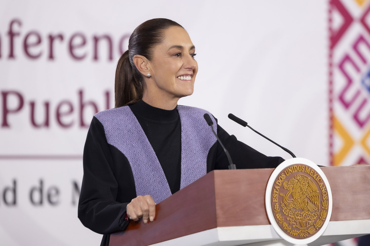 Claudia Sheinbaum celebra aprobación de Plan B y reforma contra pensiones millonarias