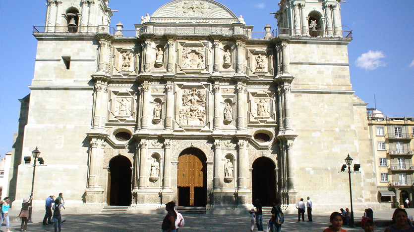 Recorren fieles los siete templos históricos de la capital oaxaqueña
