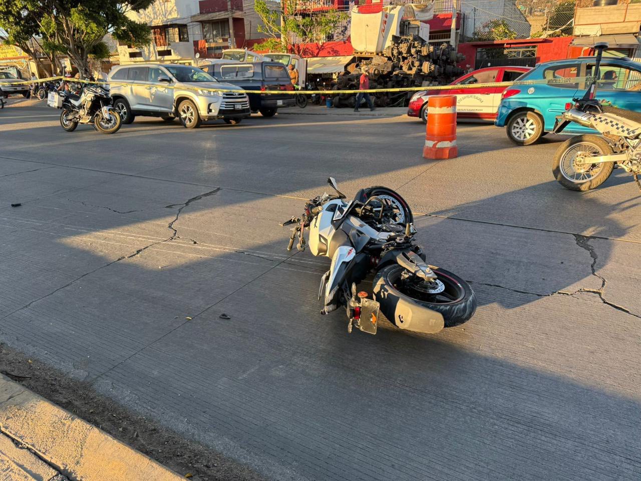 Pierde la vida motociclista tras derrapar en Riberas del Río Atoyac; era menor de edad