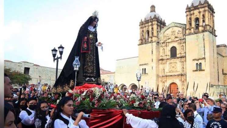 Conmemoran fieles la Procesión del Silencio entre misticismo y fervor en Oaxaca