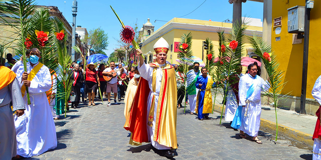 Fieles viven con fervor el Domingo de Ramos en Oaxaca; arzobispo encabeza celebraciones
