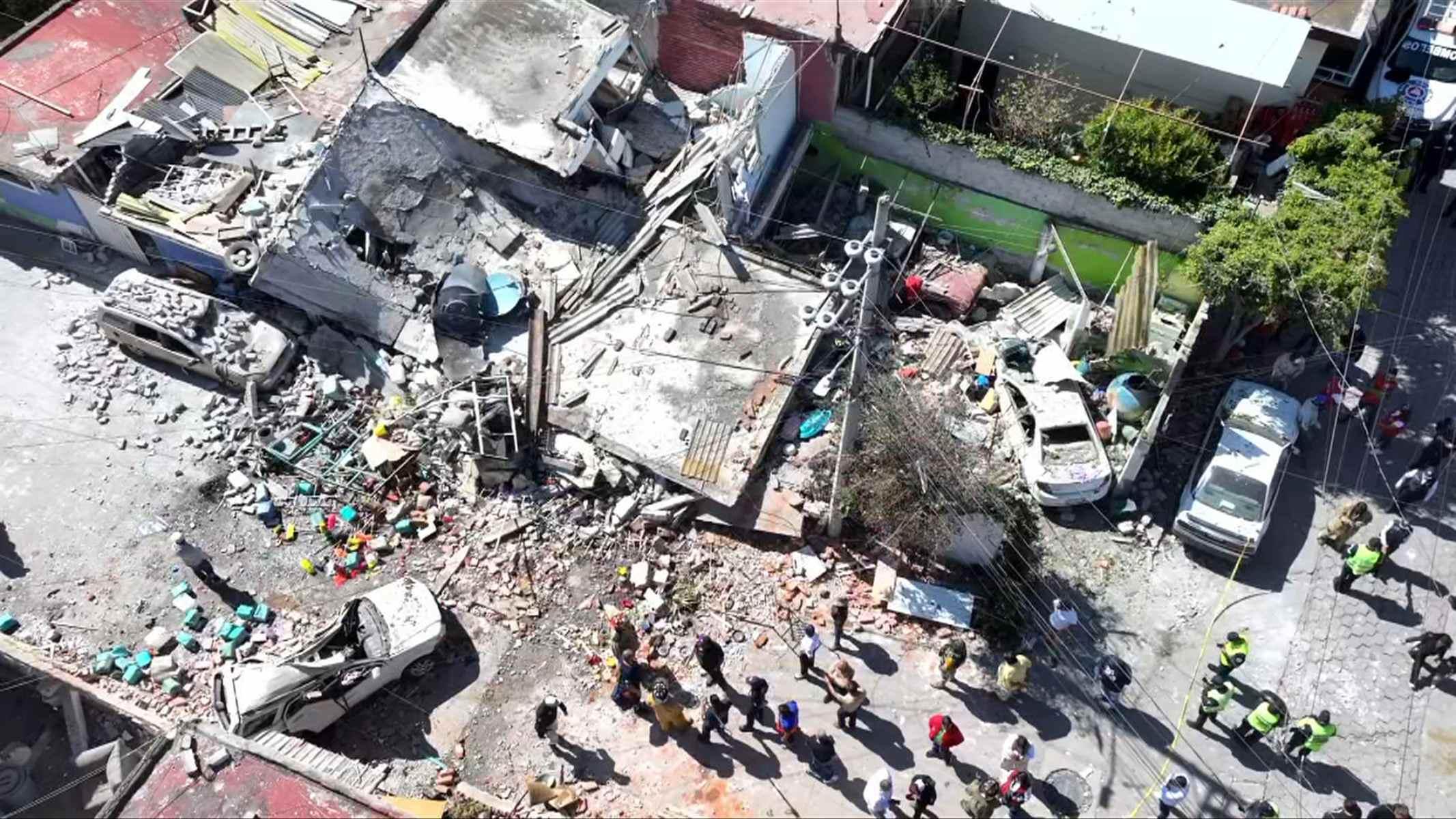 Explosión por acumulación de gas destruye viviendas en Coacalco