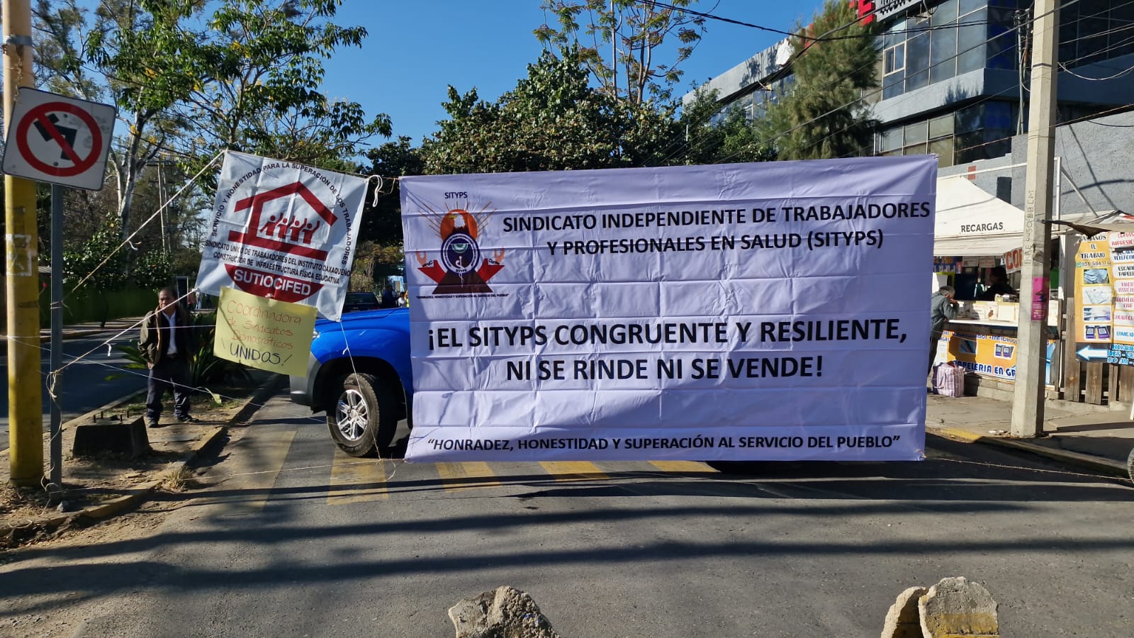 Bloquean bulevar Eduardo Vasconcelos sindicatos por laudos pendientes desde 2015