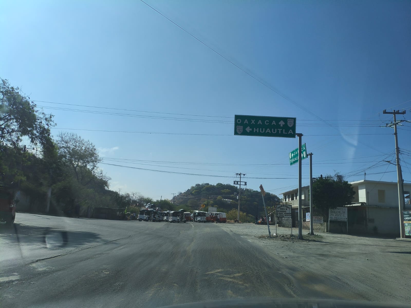 Bloqueo en Teotitlán rumbo a Huautla de Jiménez afecta circulación en la región Cañada