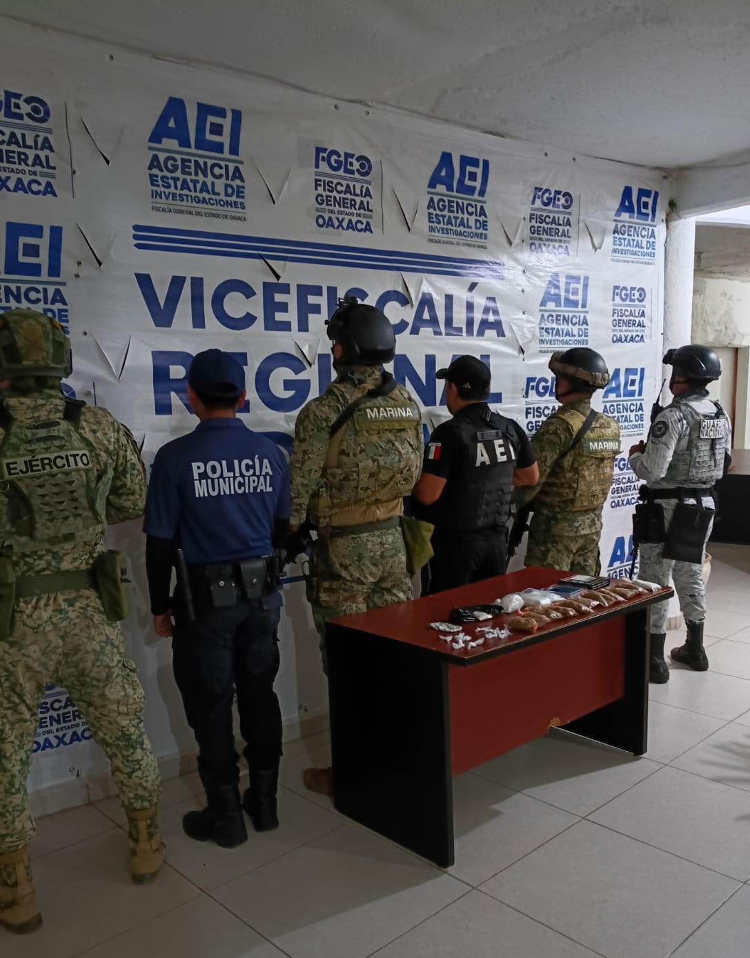 Fiscalía de Oaxaca junto con SEDENA, MARINA y GN, ejecutan cateo en la Costa y aseguran diversas bolsas de droga