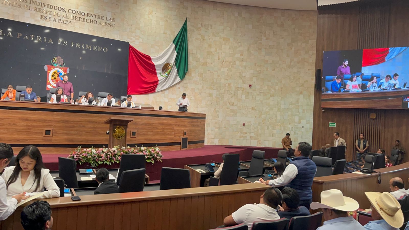 Diputadas y diputados de la LXVI Legislatura guardan minuto de silencio por trágico accidente en Guelatao