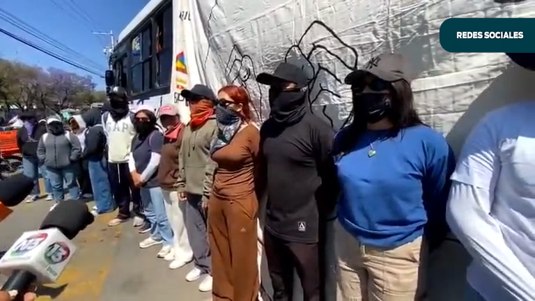 Normalistas bloquean Héroes de Chapultepec; piden diálogo para defender la Educación Especial en Oaxaca