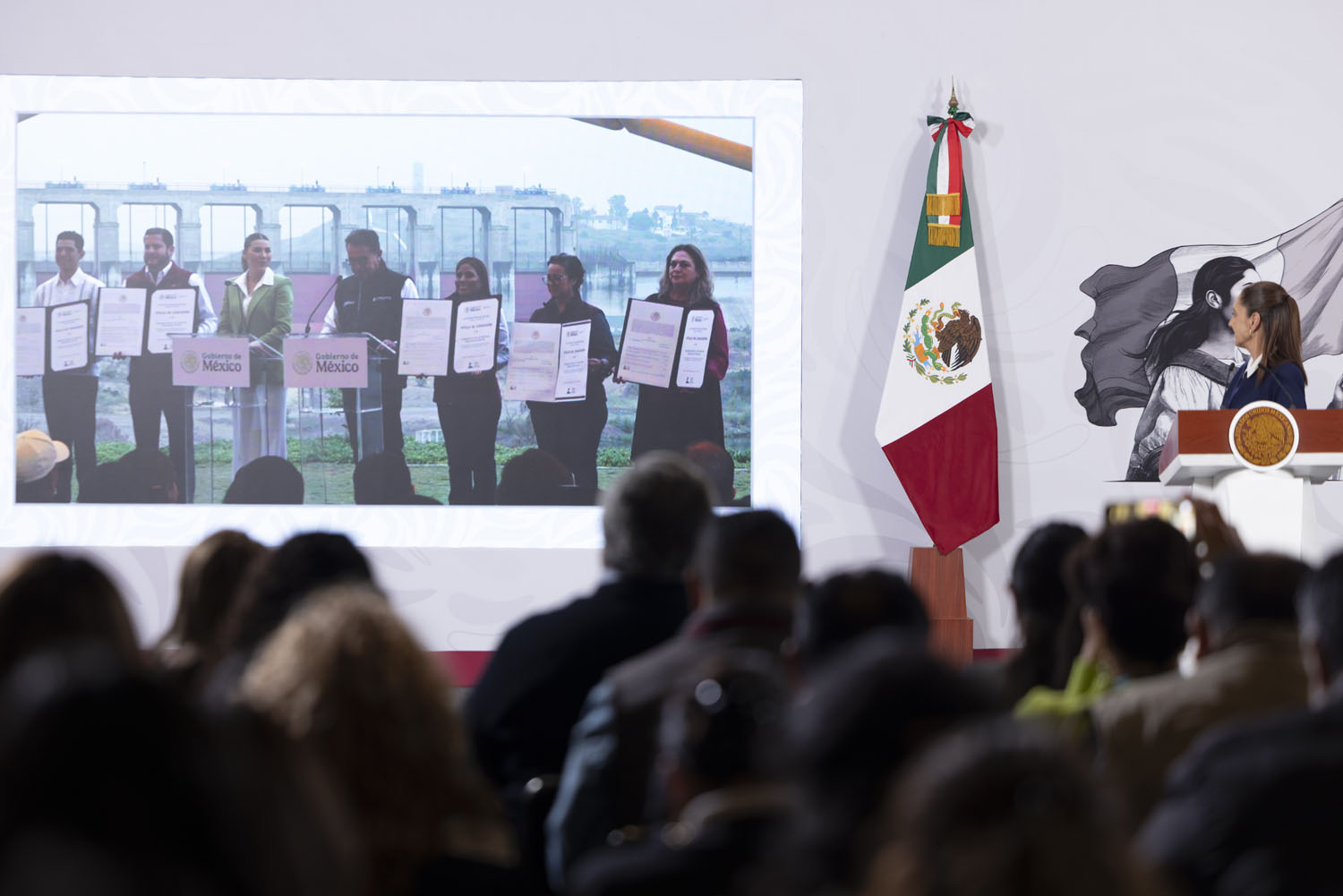 Presidenta Sheinbaum entrega por primera vez títulos de agua a municipios de Baja California