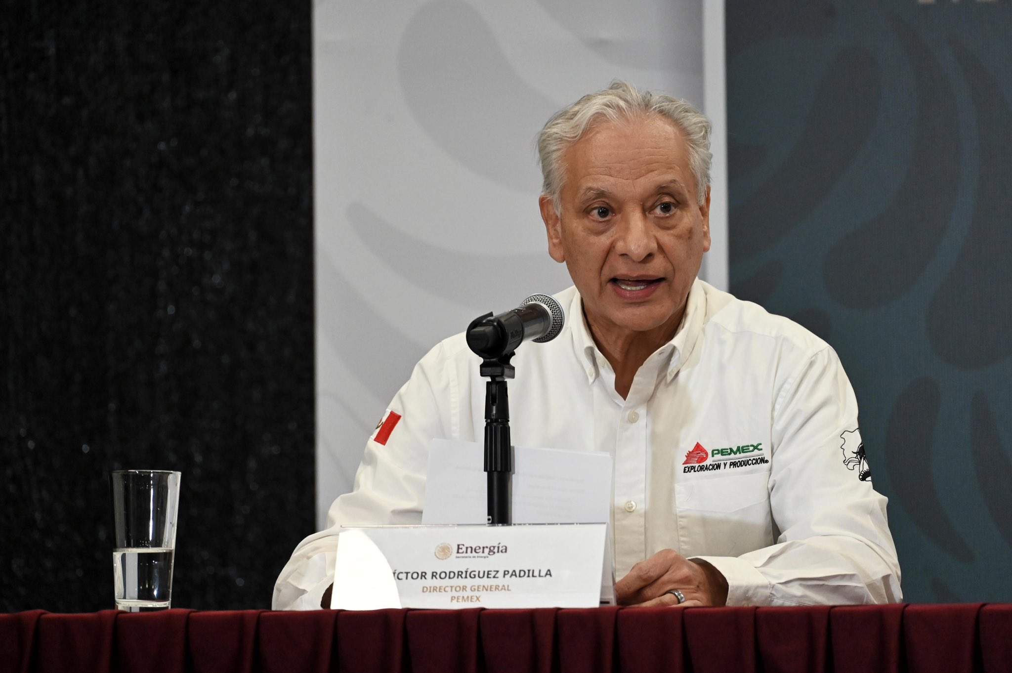 Pemex separa a tres altos funcionarios por derrame en el Golfo