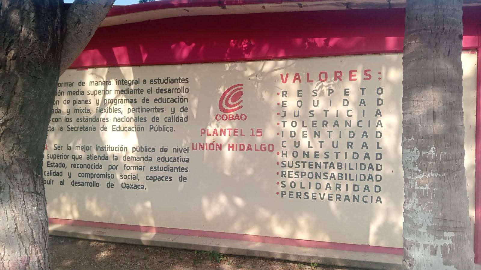 Estalla conflicto en COBAO 15 de Unión Hidalgo; exigen pagos y destitución de director