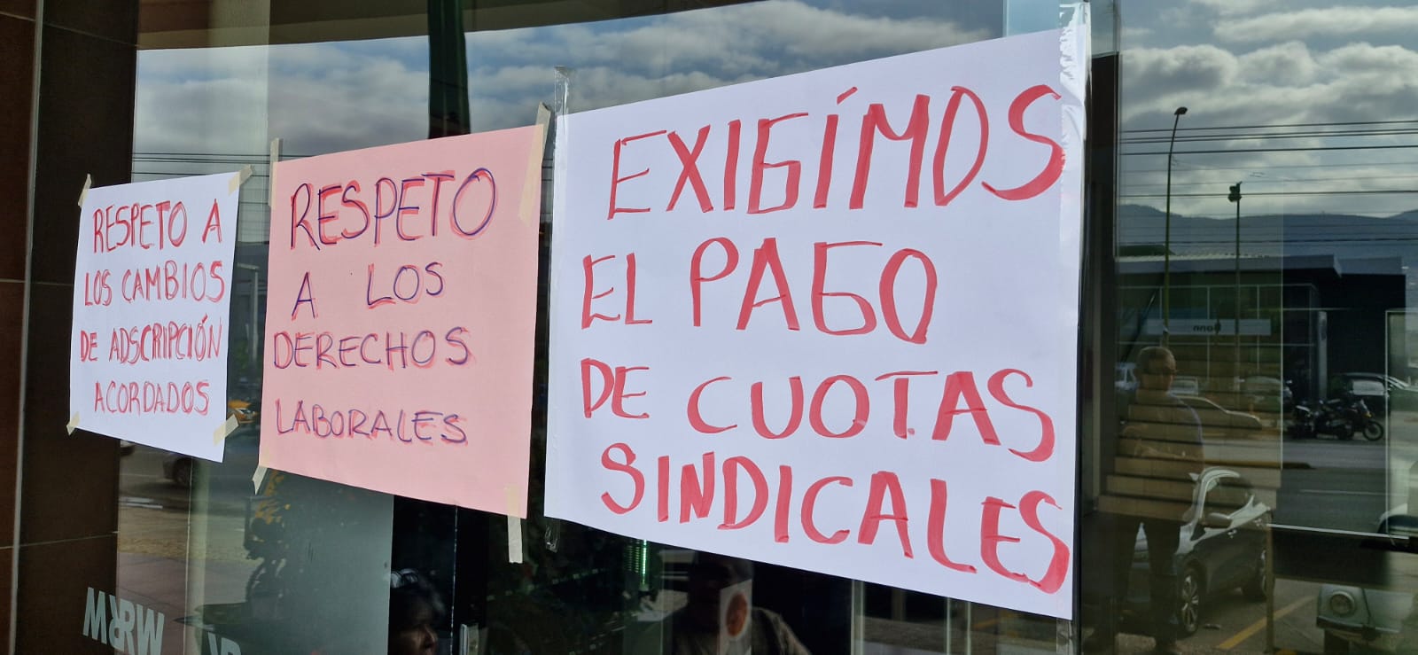 Piden agremiados del STUCOBAO respeto al contrato colectivo y pagos pendientes