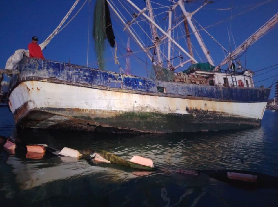 Marina evita emergencia mayor y posible daño ambiental en Puerto Peñasco