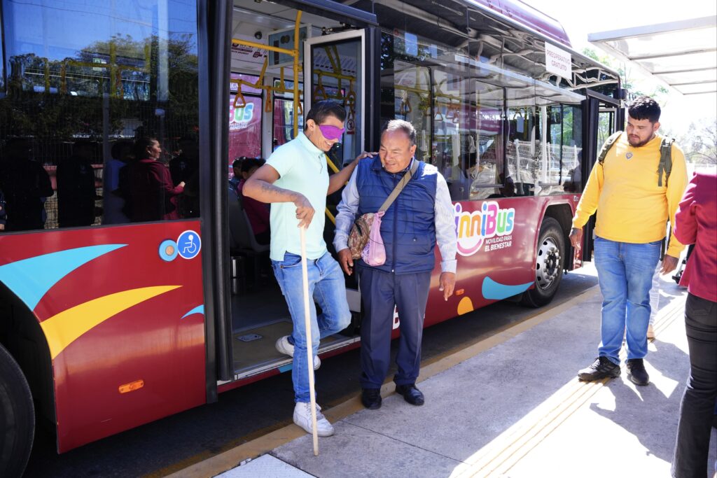 Capacita DIF Oaxaca a 250 operadores del BinniBus en atención incluyente y accesible