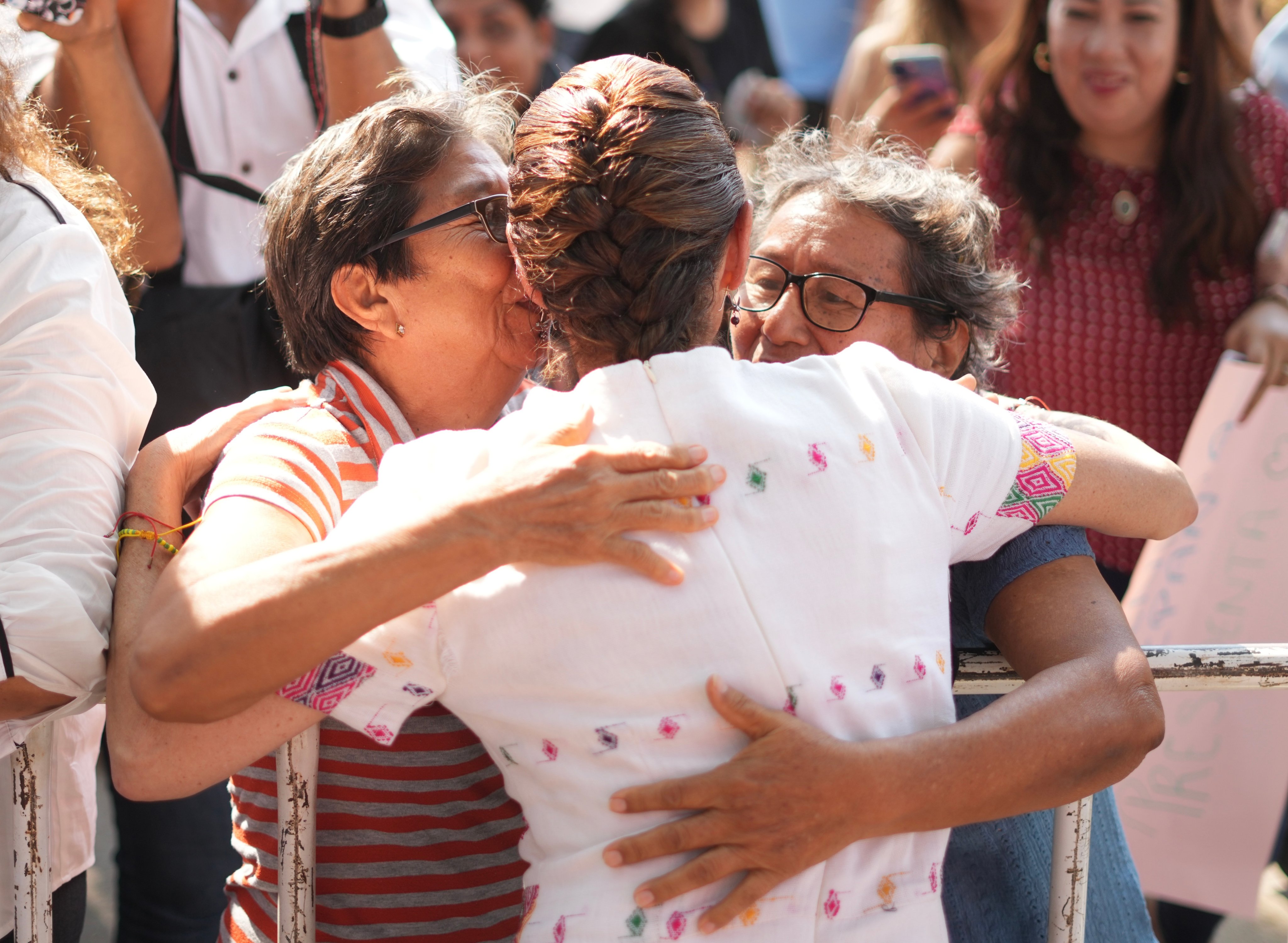 Reconoce México el Día de las Madres como tributo a su labor esencial