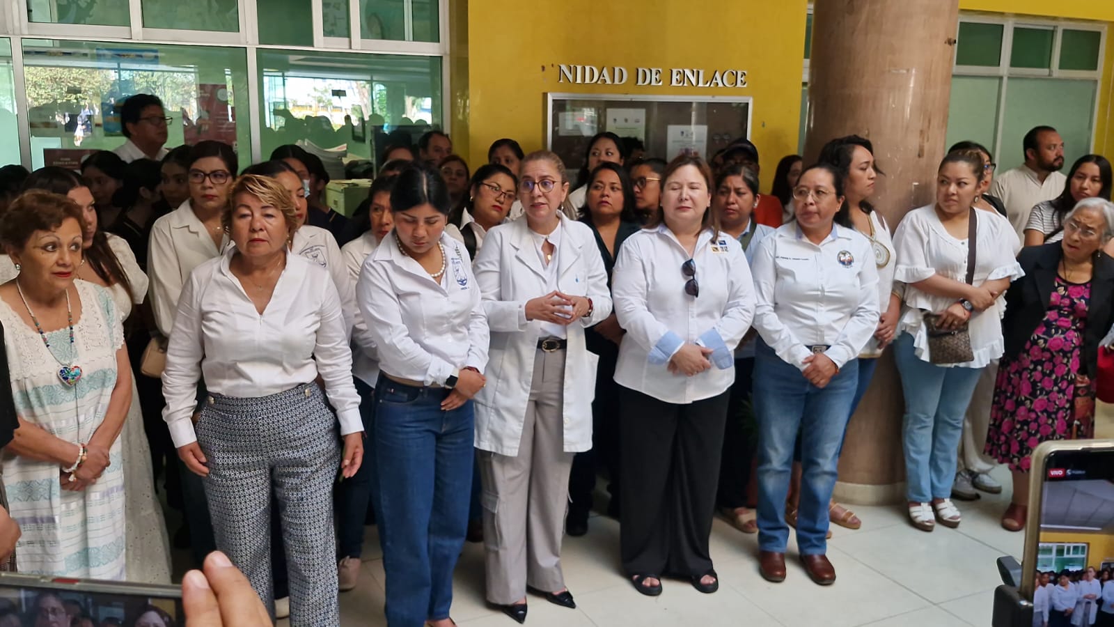 Catedráticas de la UABJO respaldan denuncia de directora de Medicina; exigen respeto a aspirante a rector