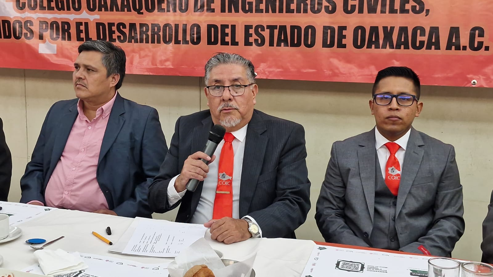 Demandan ingenieros oaxaqueños inclusión en obras estatales clave