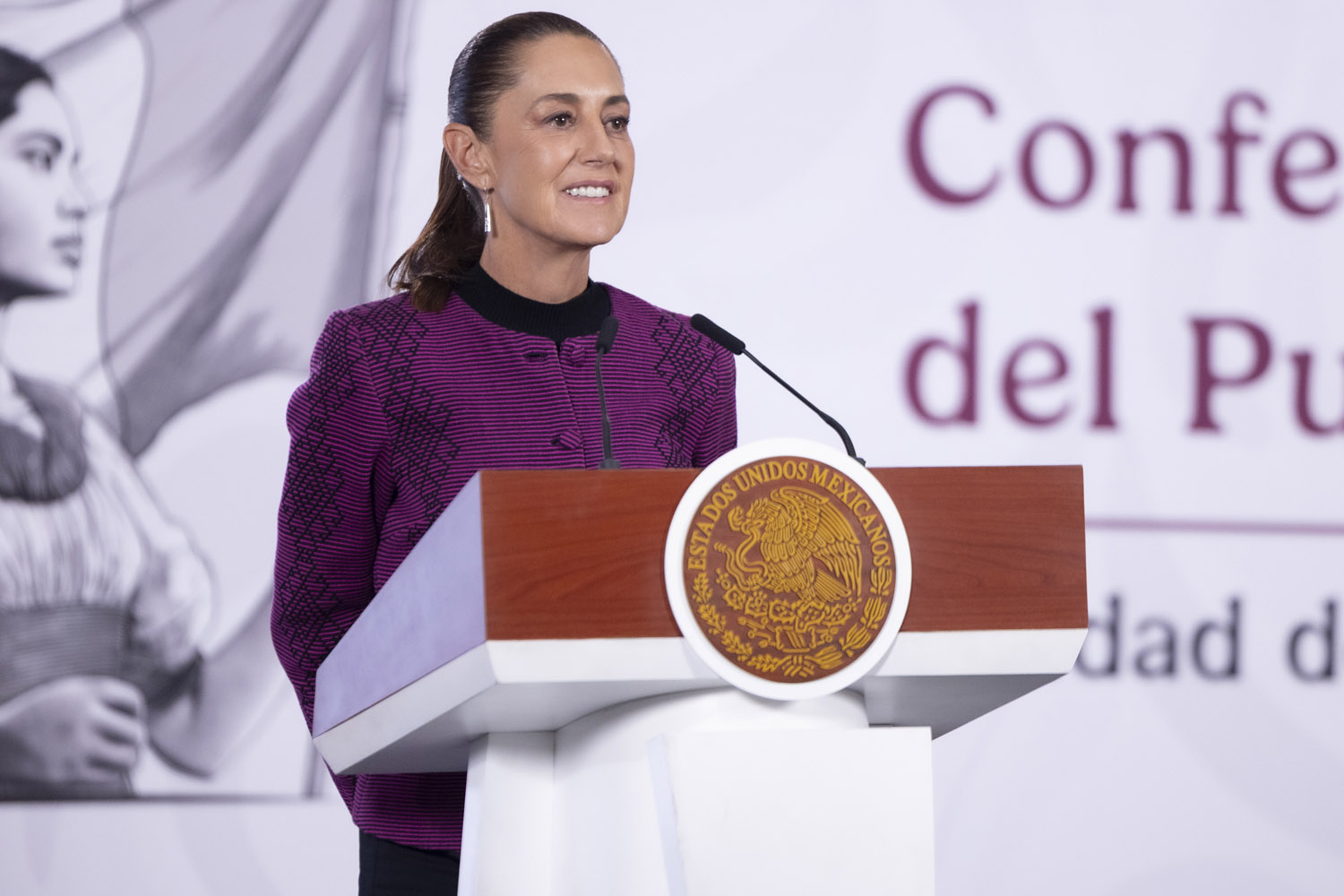 Sheinbaum cuestiona marcha magisterial y abre diálogo con bases