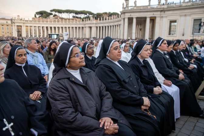 El Vaticano rechaza que las mujeres prediquen en la misa