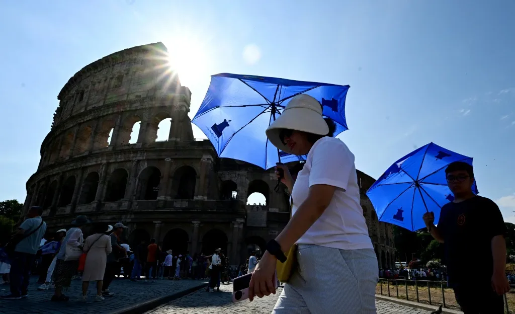 Europa activa alertas máximas ante ola de calor mortal