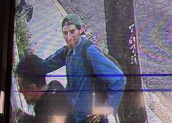 Denuncian robo en vivienda de la Colonia Reforma; cámaras captan a presuntos responsables