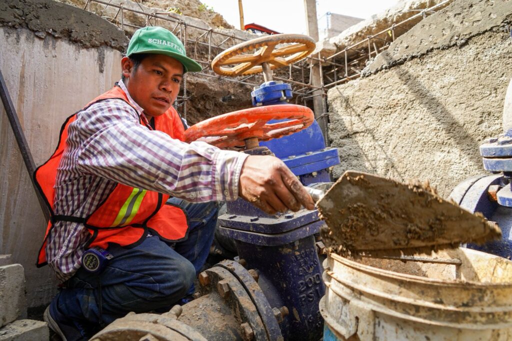 Reduce Gobierno de Oaxaca tiempo de suministro de agua en zonas altas de San Juan Chapultepec