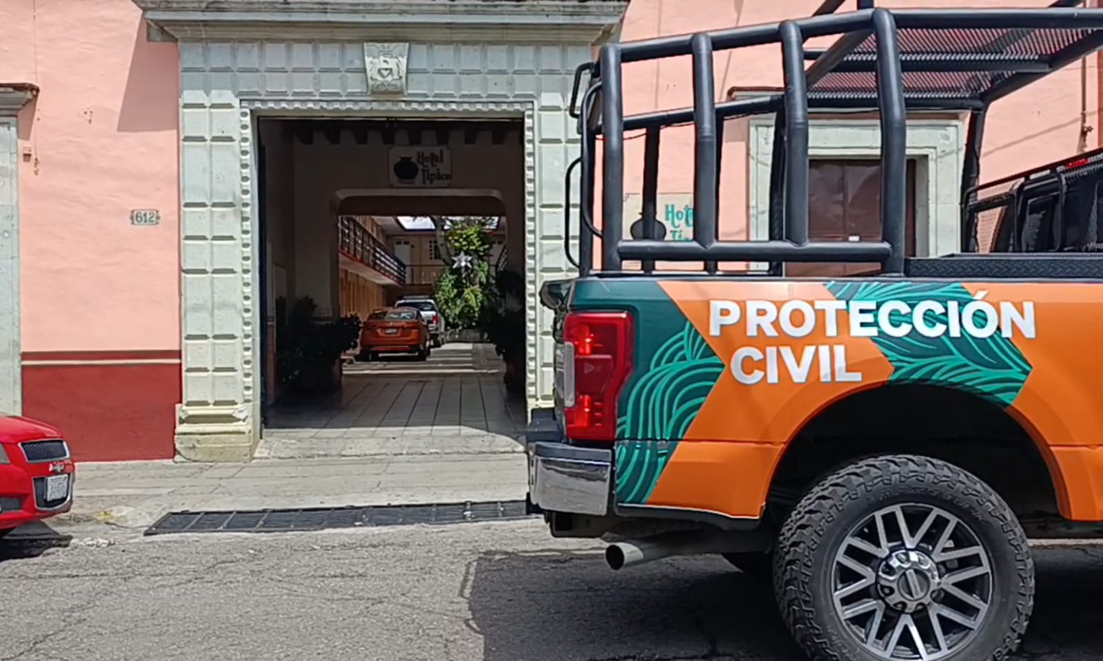 Controla Protección Civil Municipal de Oaxaca de Juárez fuga de gas en hotel del centro histórico