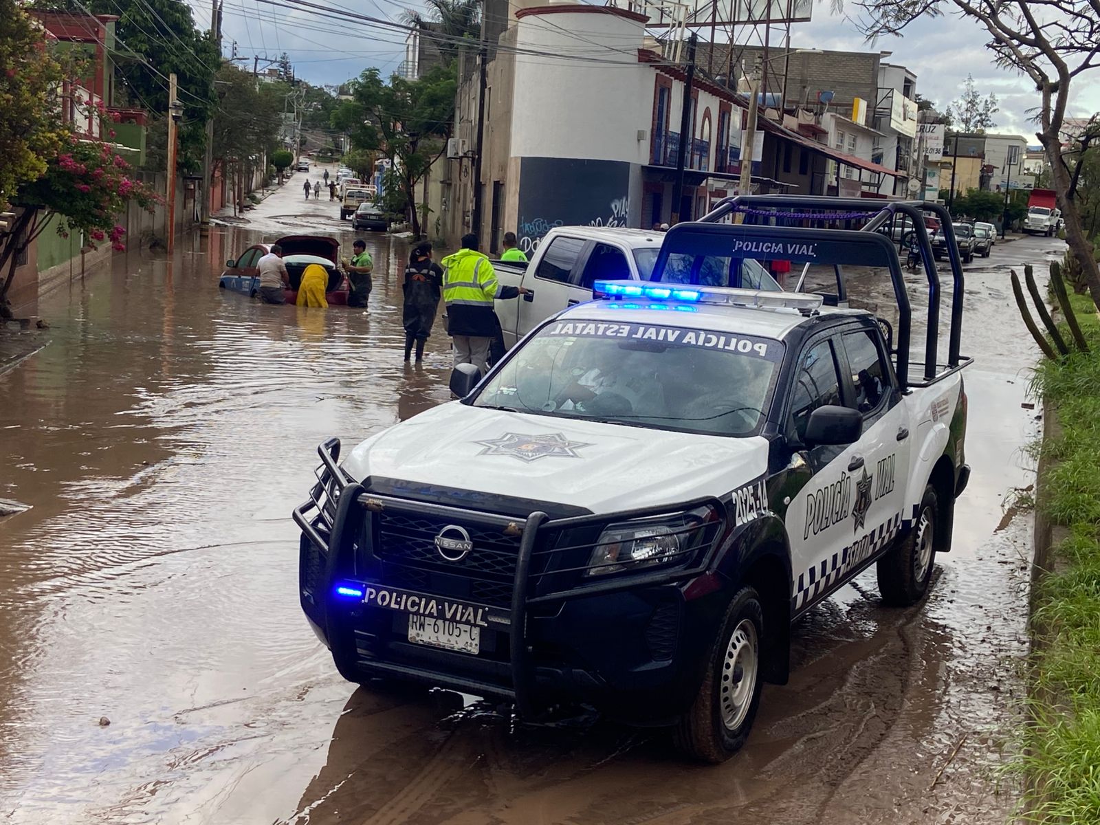 Auxilia Gobierno del Estado a familias de Tlacolula tras las lluvias registradas esta tarde