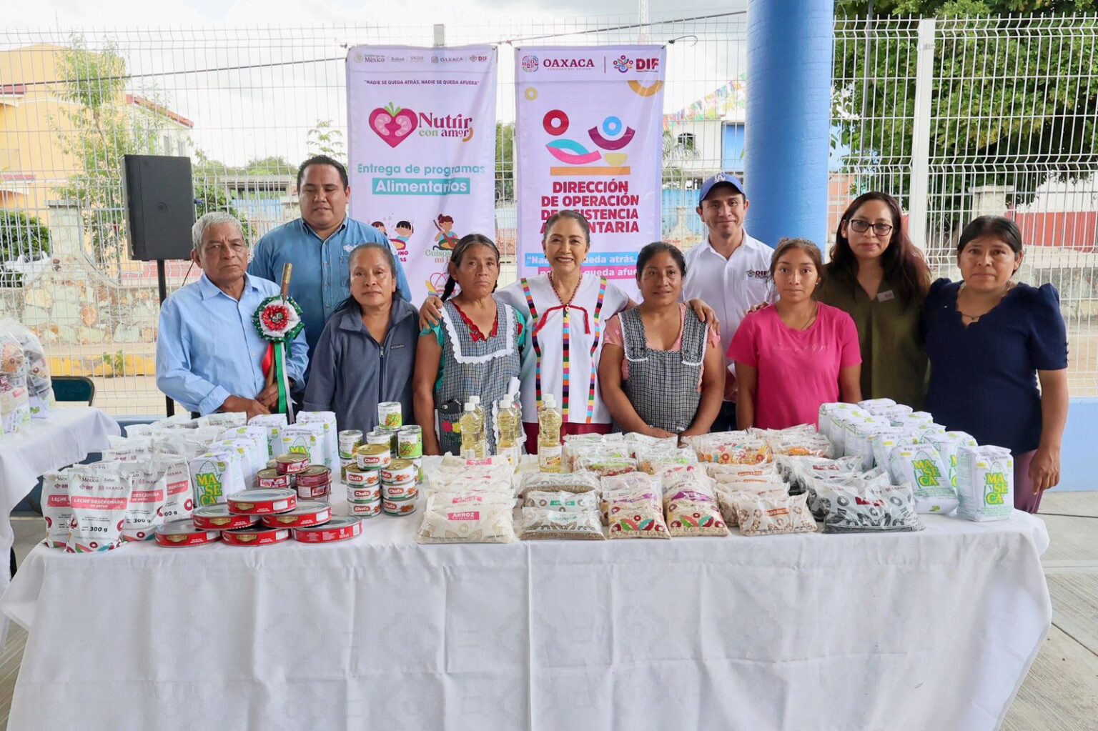 Con entrega de apoyos alimentarios, favorece DIF Oaxaca nutrición de habitantes de Valles Centrales