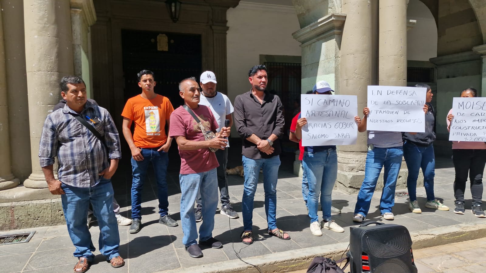 Acusan a director de CABIEN de exigir presunto «moche» de 2 millones para liberar camino artesanal en San Agustín Chayuco