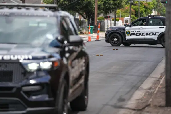 Dispara agente del ICE a mexicano en operativo en Houston
