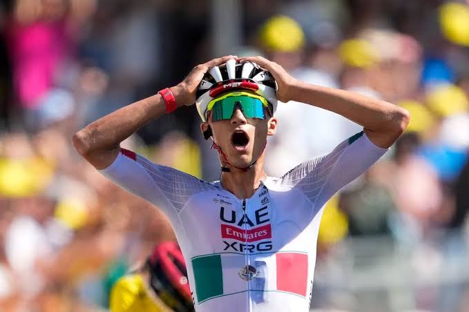 Isaac del Toro continúa brillando en su debut en el Tour de Francia