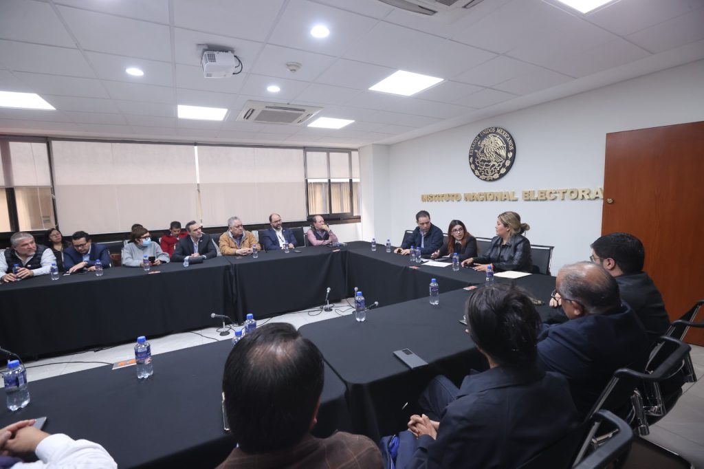Entrega INE oficinas y constancias a nuevos partidos PAZ y Somos México