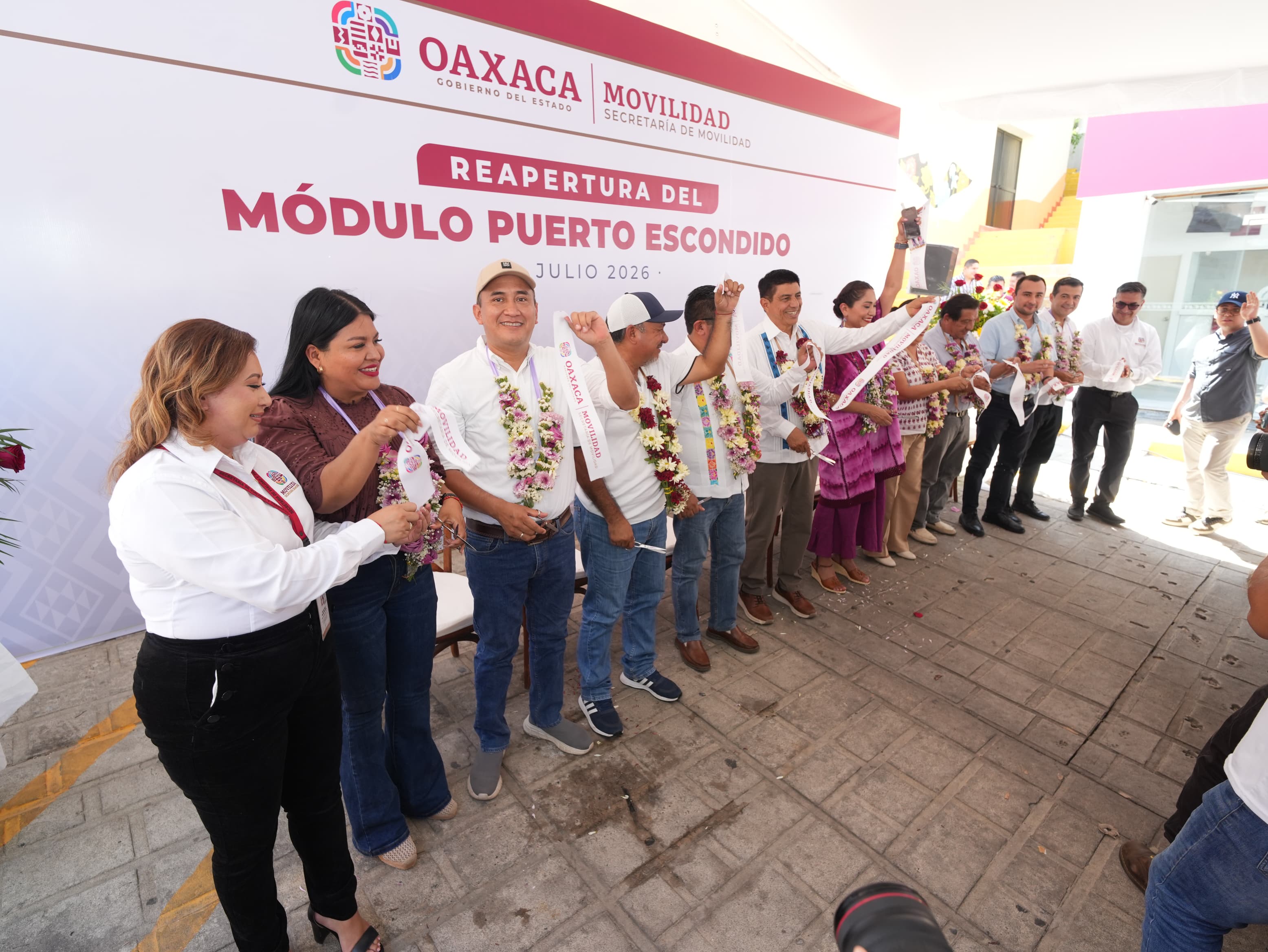 Impulsan bienestar en la Costa: Antonino Morales acompaña al gobernador Salomón Jara en gira de trabajo