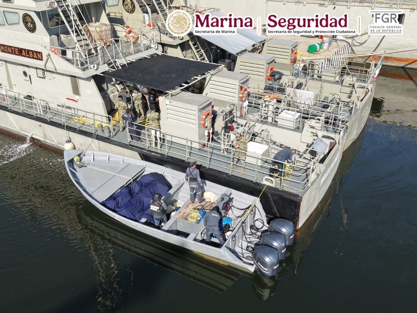 Personal naval asegura una embarcación con más de 1.5 toneladas de presunta cocaína y detiene a cinco personas en Chiapas