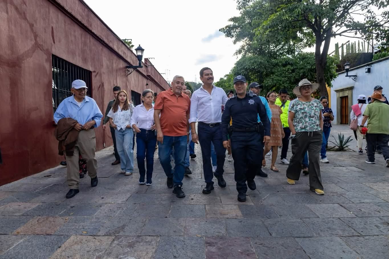 Ray Chagoya recorre el Carmen Alto para dar seguimiento a demandas ciudadanas