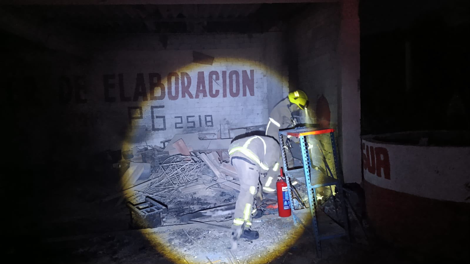 Bomberos de Oaxaca sofocan riesgos tras explosión en polvorín de San Jerónimo Zegache