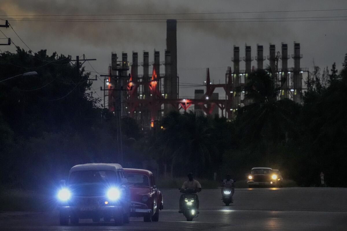 Colapso eléctrico paraliza a Cuba en pleno verano